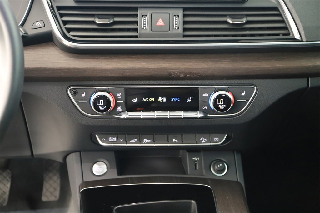 Used 2024 Audi Q5 e Premium w/ Convenience Package image 20