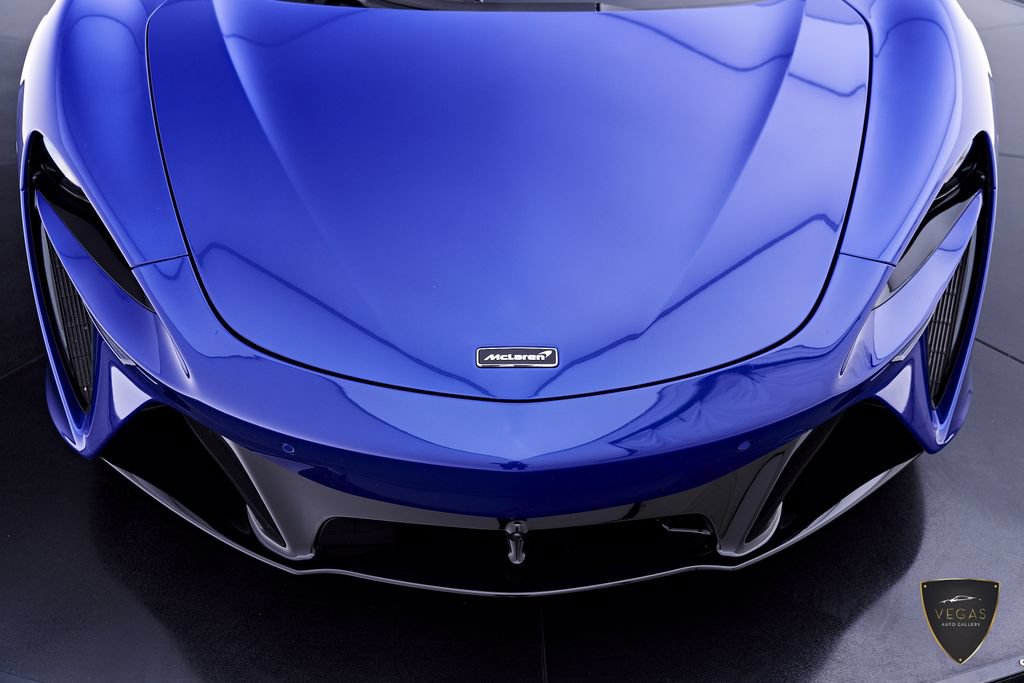 Used 2025 McLaren Artura RWD image 30