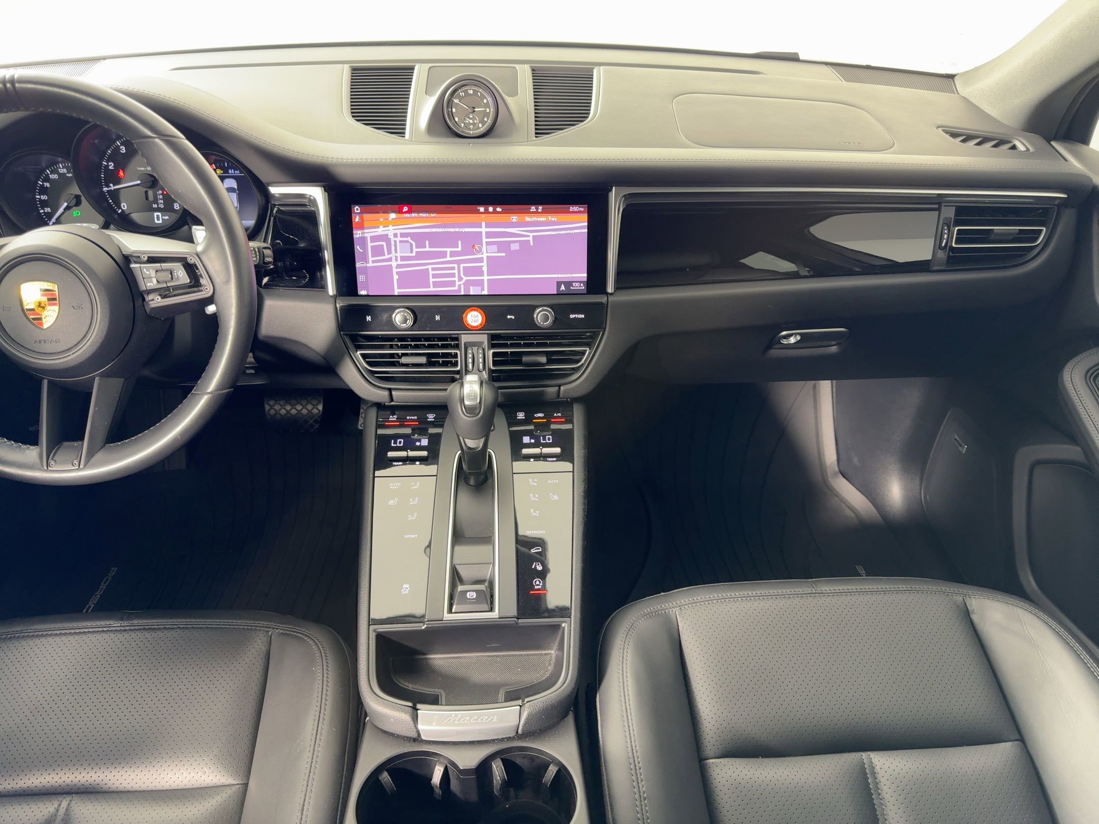 Certified 2022 Porsche Macan AWD/4WD image 28