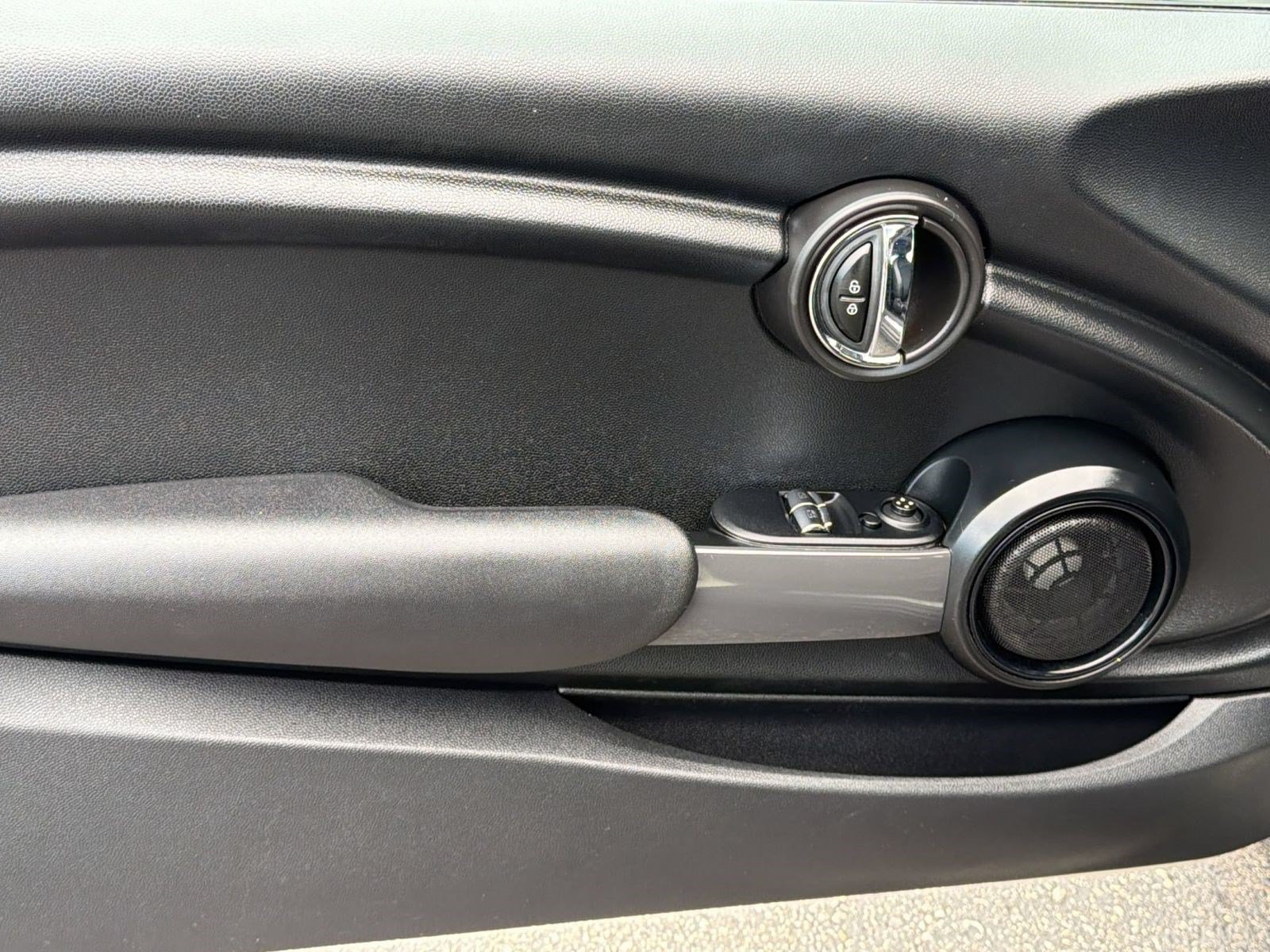 Used 2016 MINI Cooper 2-Door Hardtop FWD image 13