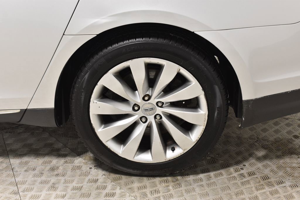 Used 2014 Lincoln MKS image 36