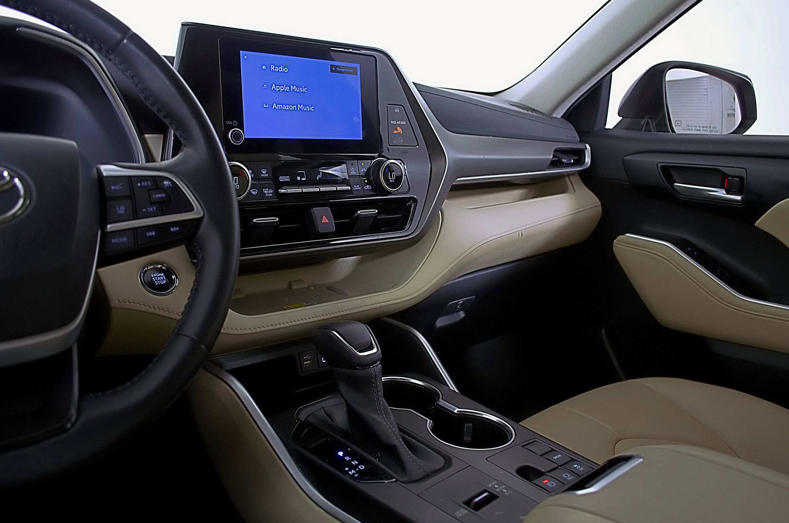 Used 2023 Toyota Highlander XLE image 29