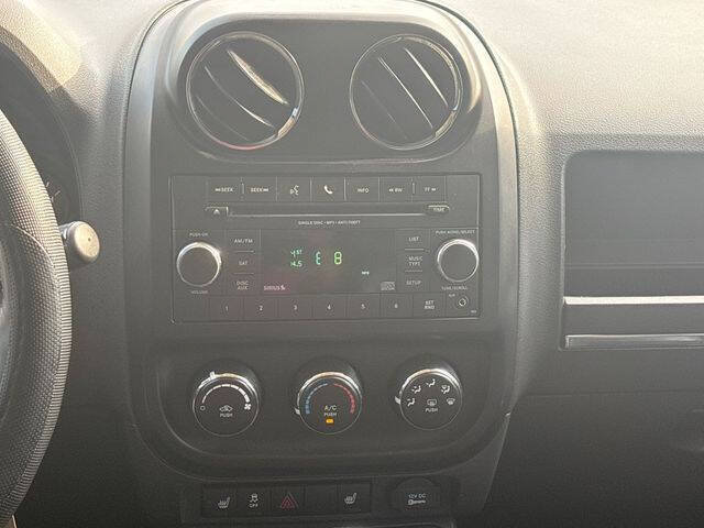 Used 2017 Jeep Patriot High Altitude AWD/4WD image 14