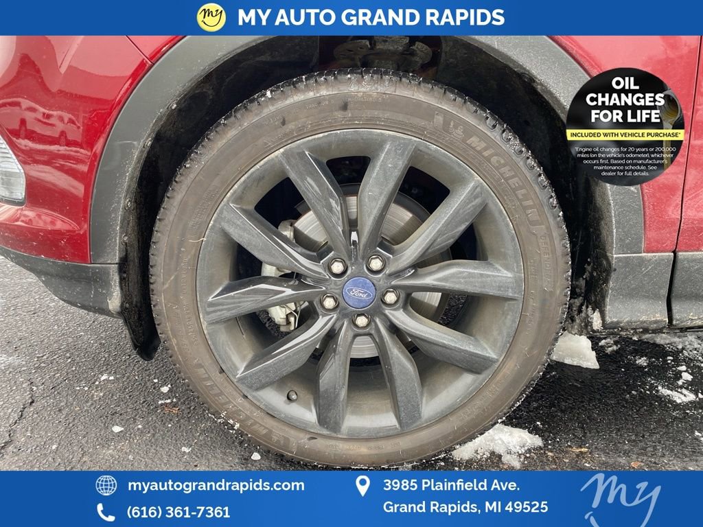 Used 2017 Ford Escape SE w/ SE Sport Appearance Package image 11