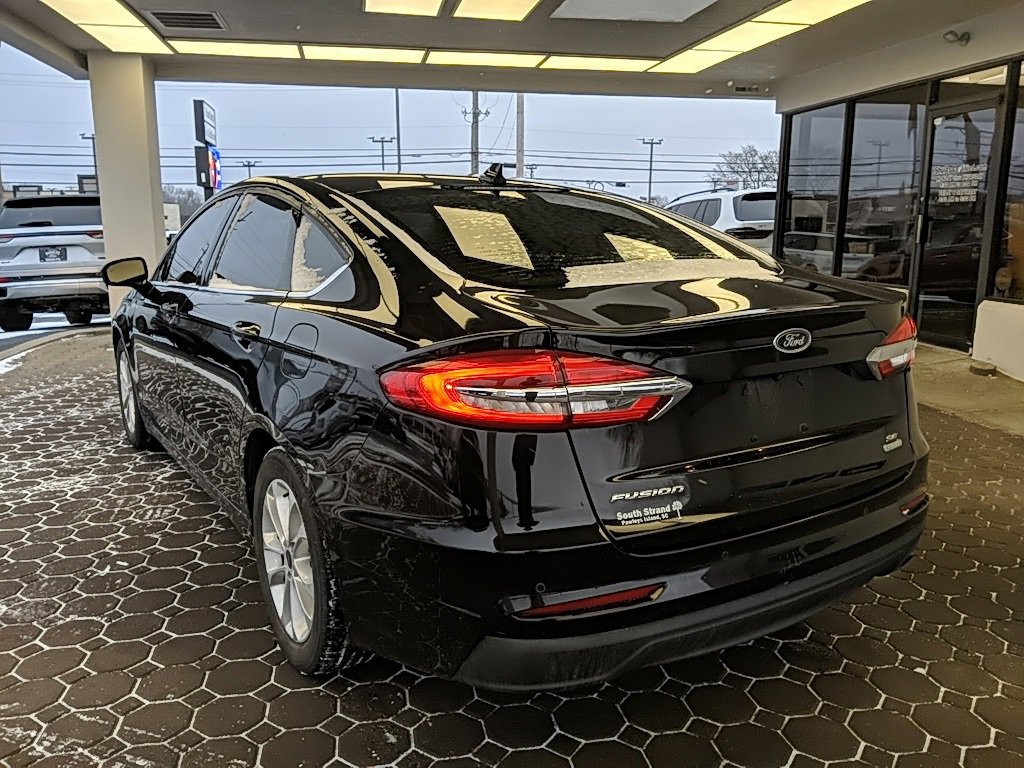 Used 2020 Ford Fusion SE image 4