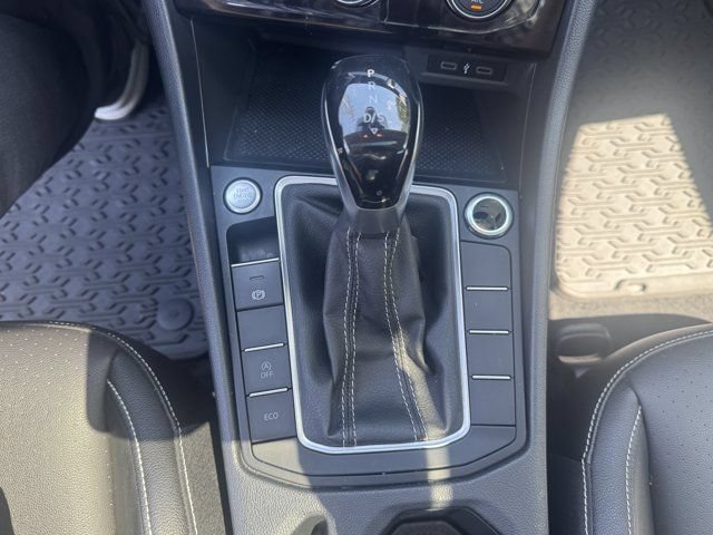 Used 2023 Volkswagen Jetta SE w/ Panoramic Sunroof Package FWD image 21