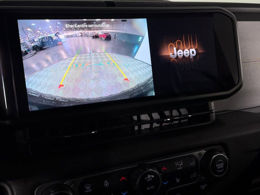 Used 2024 Jeep Wrangler Unlimited AWD/4WD image 19