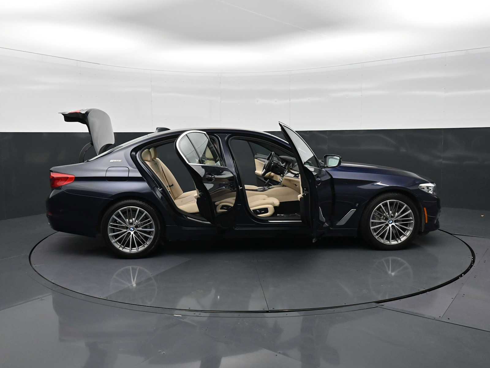 Used 2019 BMW 530e w/ Luxury Package RWD image 35