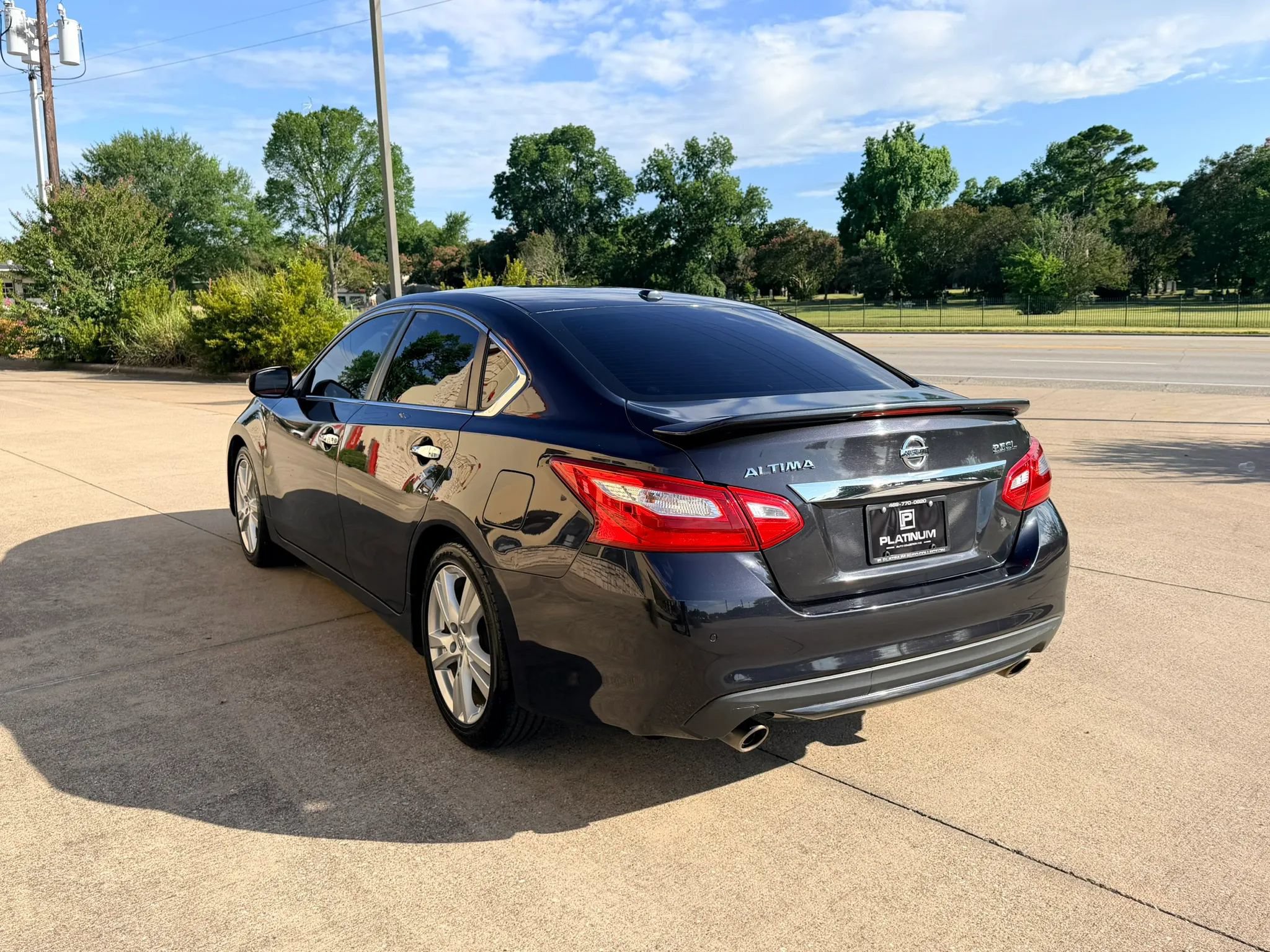 Used 2017 Nissan Altima 3.5 SL FWD image 3
