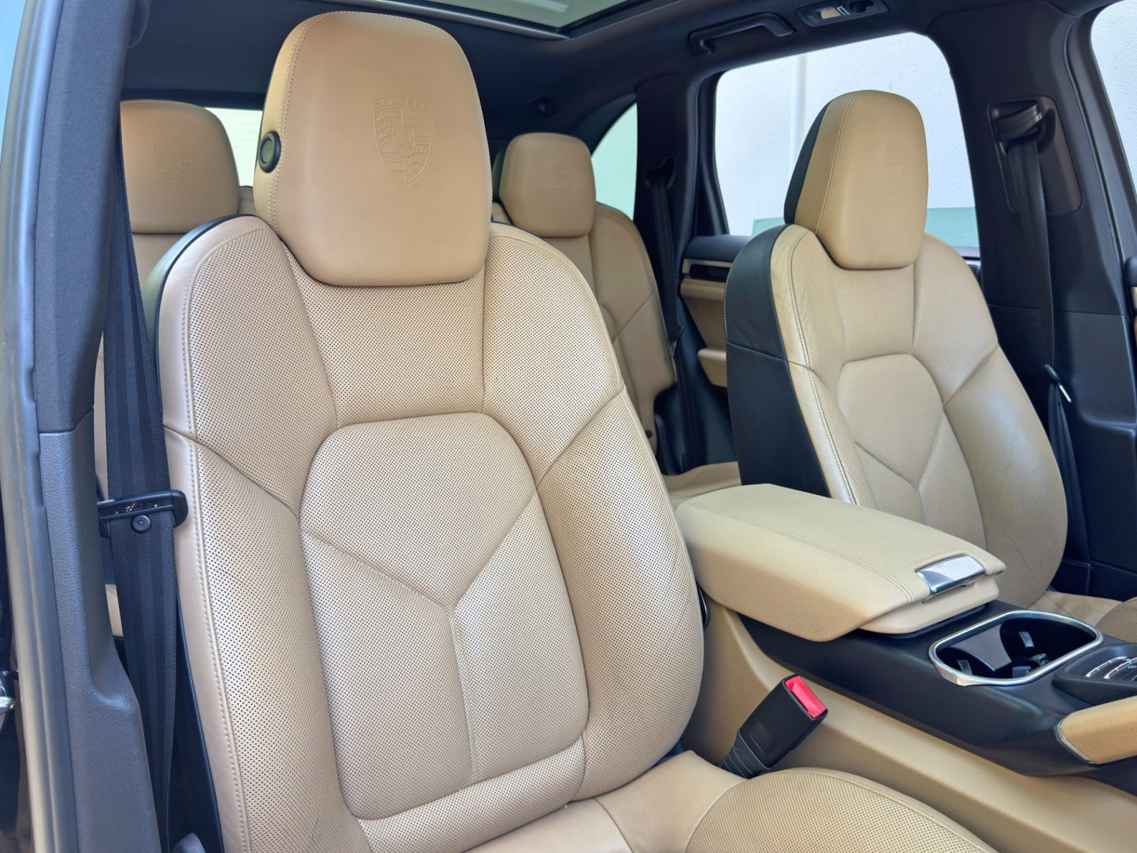 Used 2014 Porsche Cayenne Platinum Edition AWD/4WD image 33