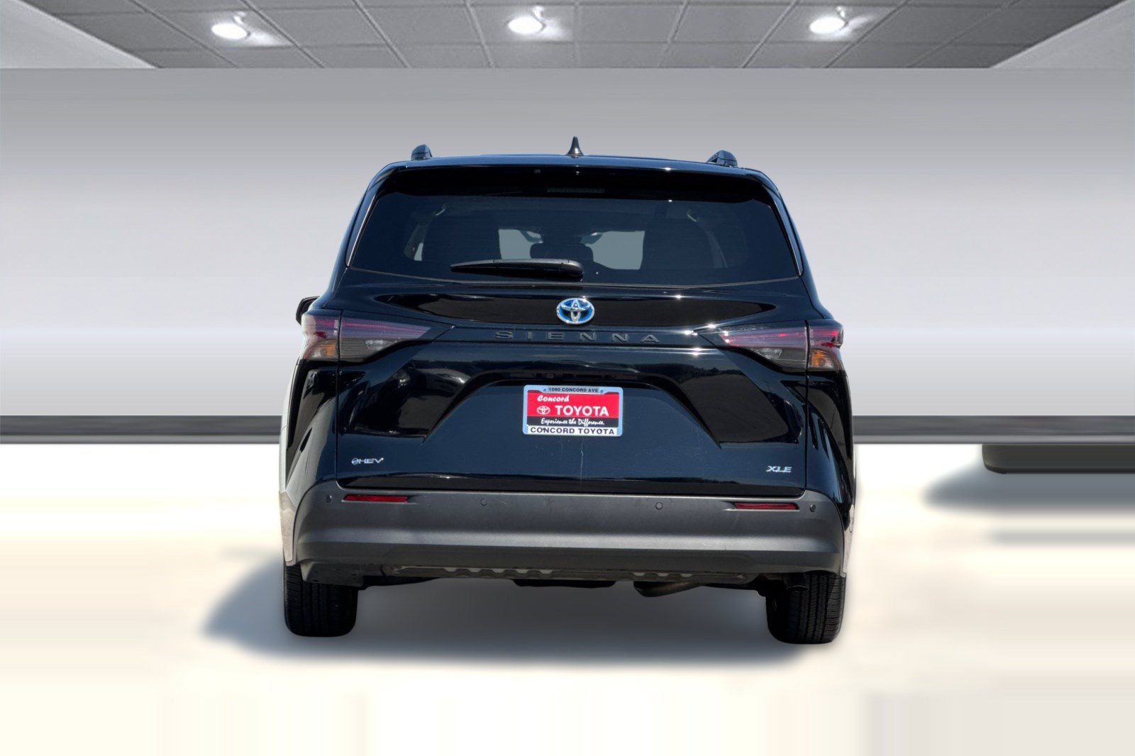 Used 2025 Toyota Sienna XLE FWD image 10
