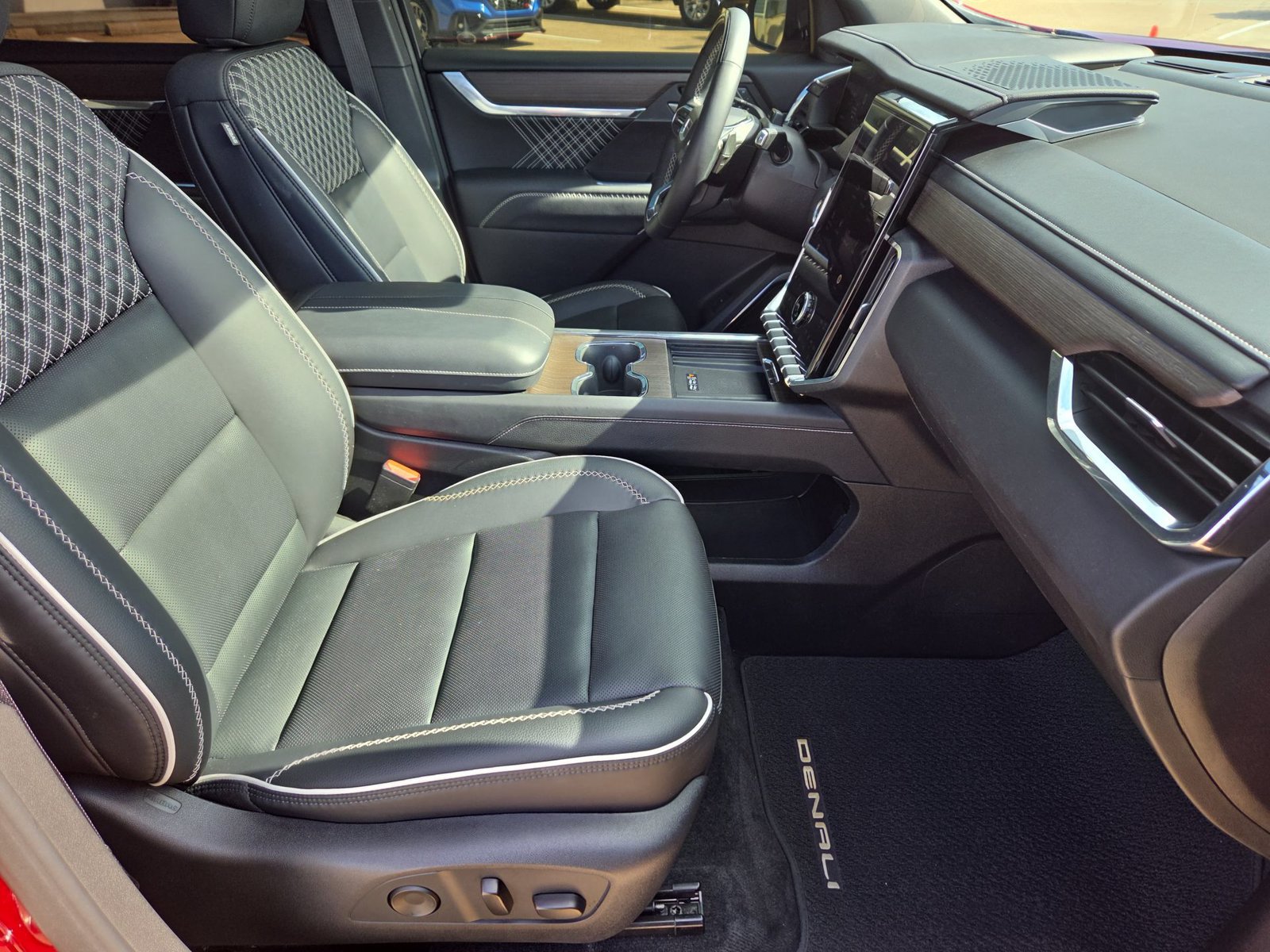Used 2025 GMC Acadia Denali w/ Super Cruise Package FWD image 28