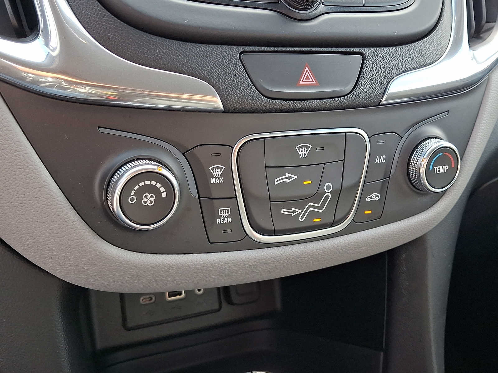 Used 2019 Chevrolet Equinox LS AWD/4WD image 16