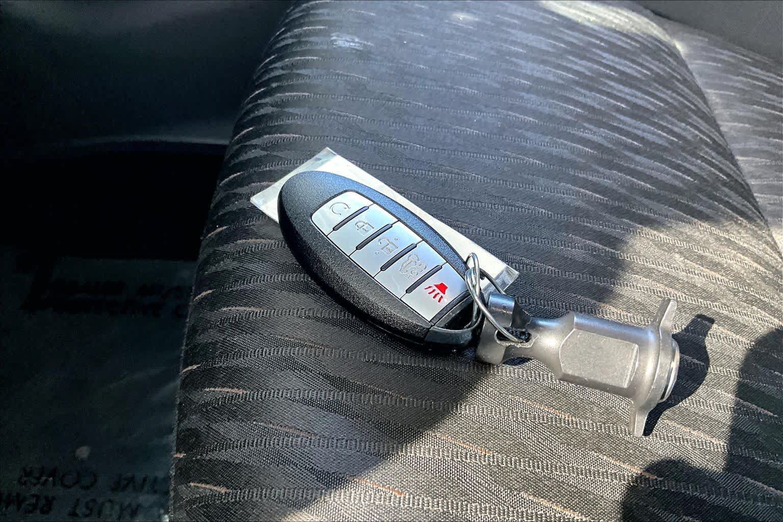 Certified 2019 Nissan Rogue SV FWD image 14