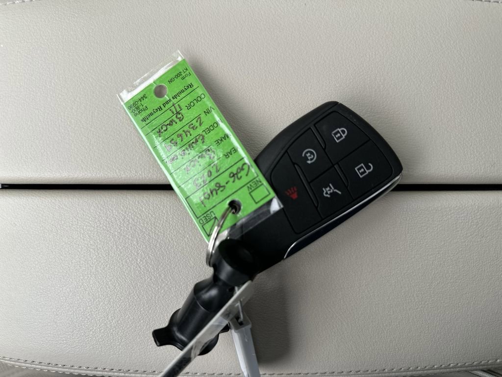 Used 2023 Buick Envision Avenir AWD/4WD image 23