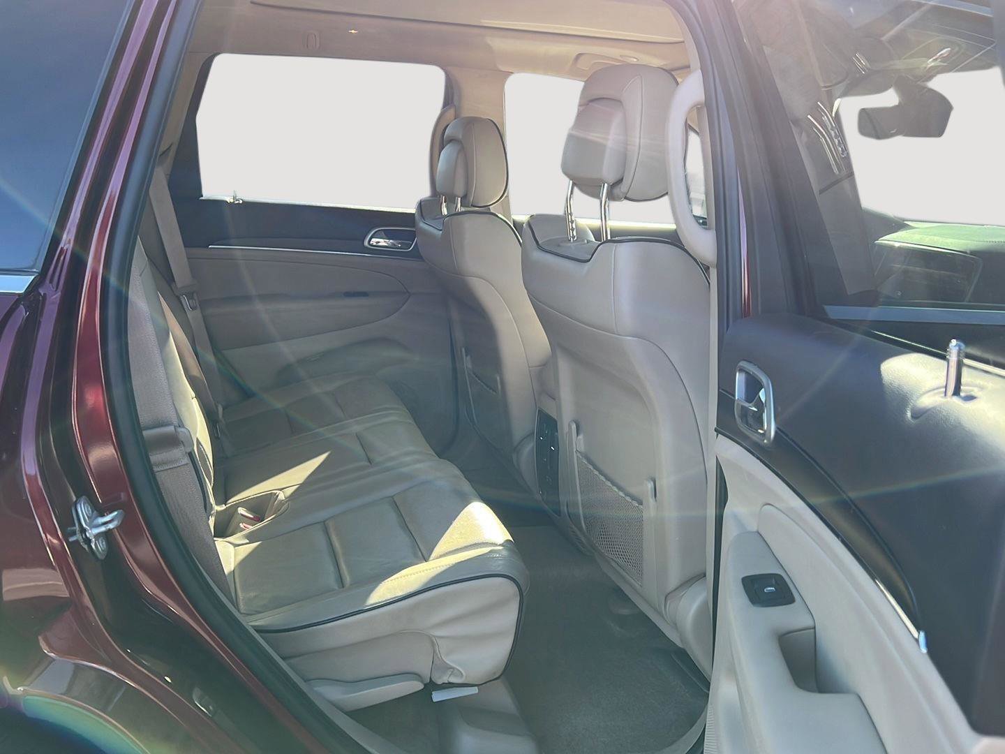 Used 2018 Jeep Grand Cherokee Overland image 18