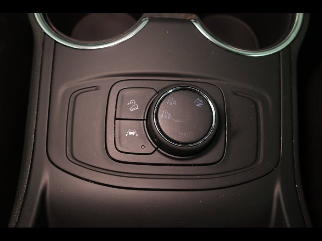 Used 2023 GMC Terrain SLE w/ Elevation Edition image 13