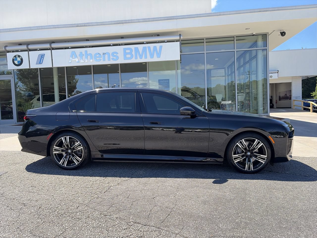 Used 2025 BMW i7 eDrive50 w/ Executive Package RWD image 9