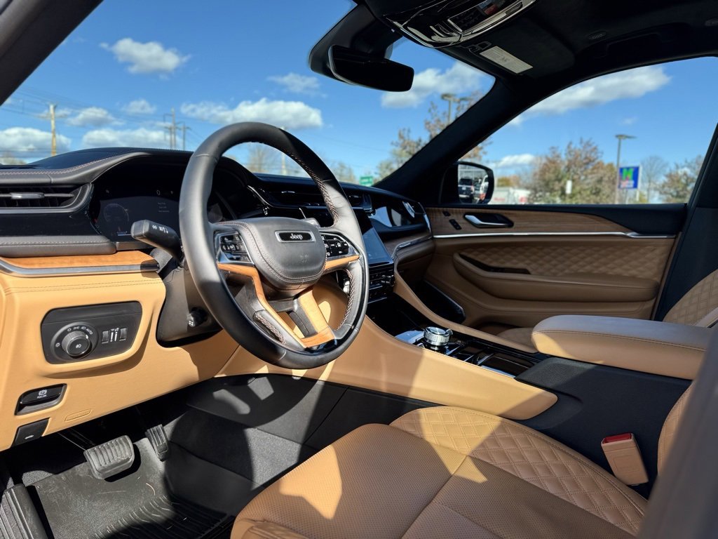 Used 2024 Jeep Grand Cherokee L Summit image 15