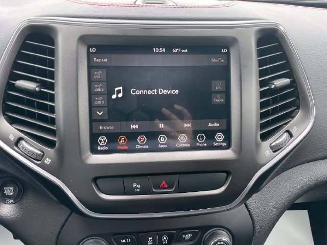 Used 2019 Jeep Cherokee Trailhawk w/ Cold Weather Group AWD/4WD image 13