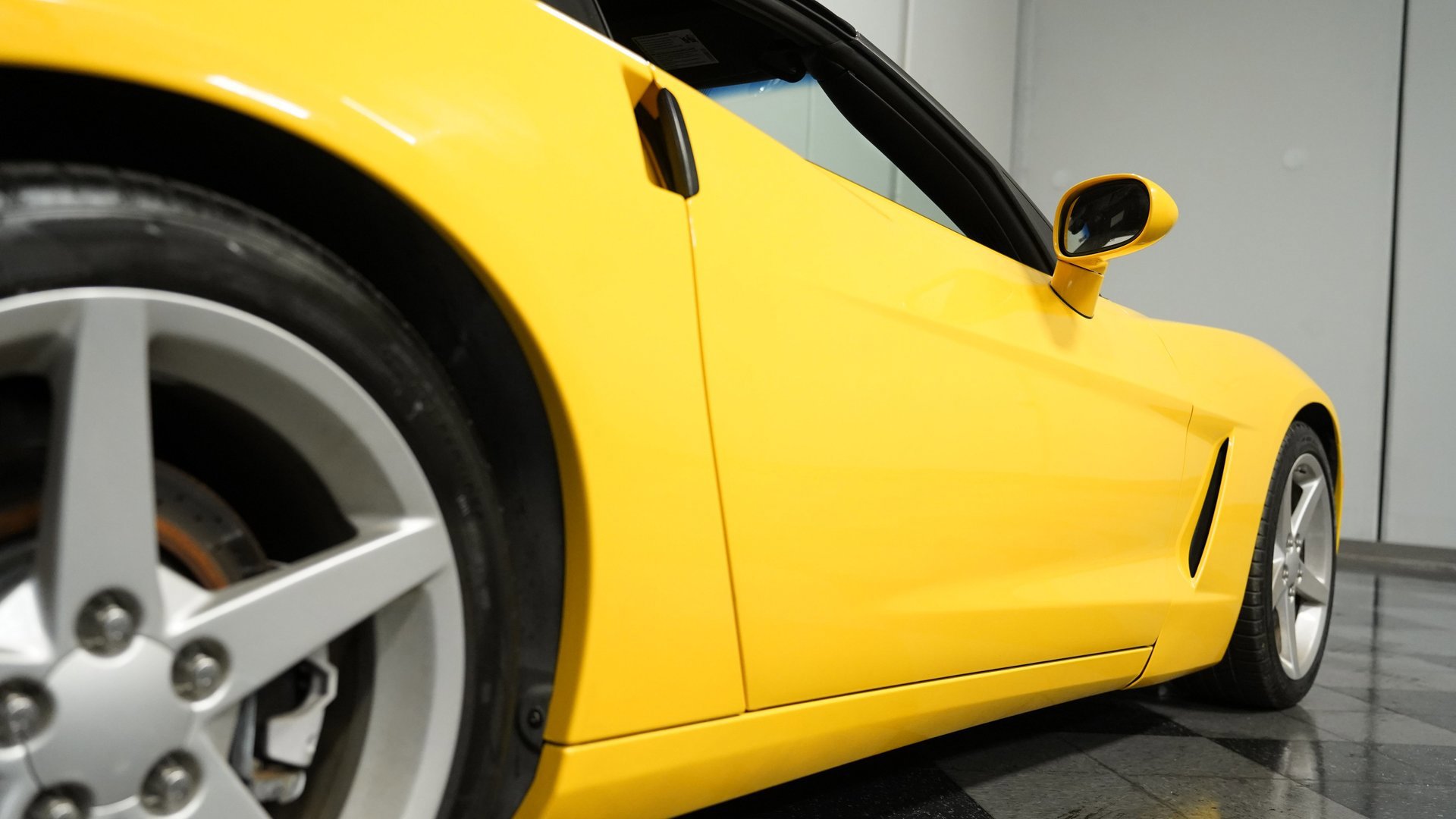 Used 2005 Chevrolet Corvette Convertible w/ Performance Handling Package image 22