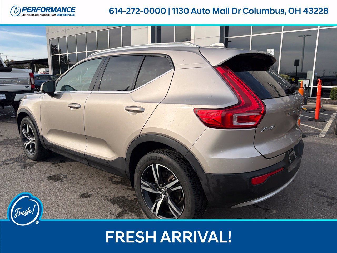 Used 2023 Volvo XC40 B5 Plus AWD/4WD image 7