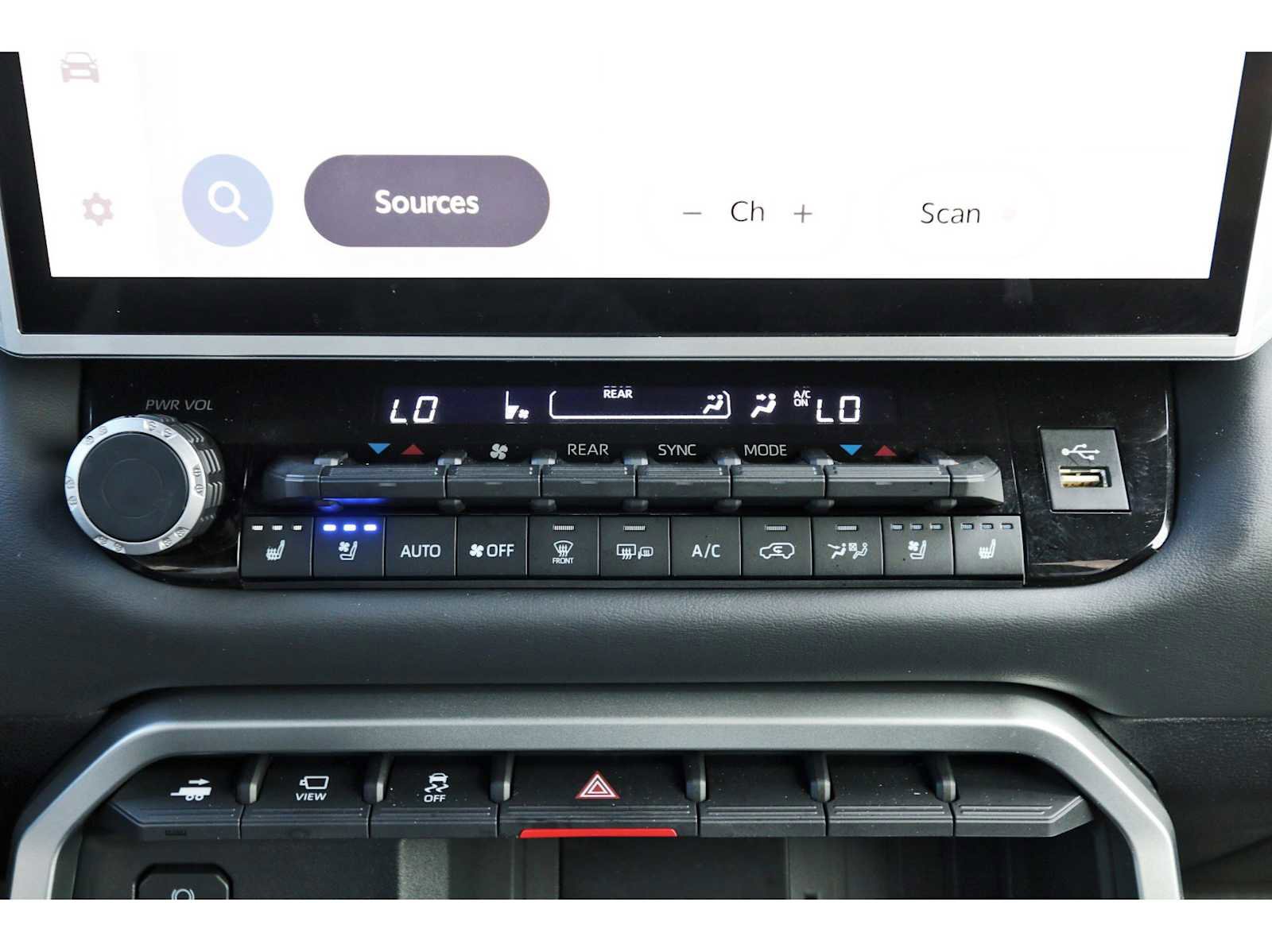 Used 2025 Toyota Sequoia Platinum image 23