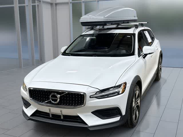 Used 2020 Volvo V60 T5 Cross Country w/ Protection Package Premier AWD/4WD image 1