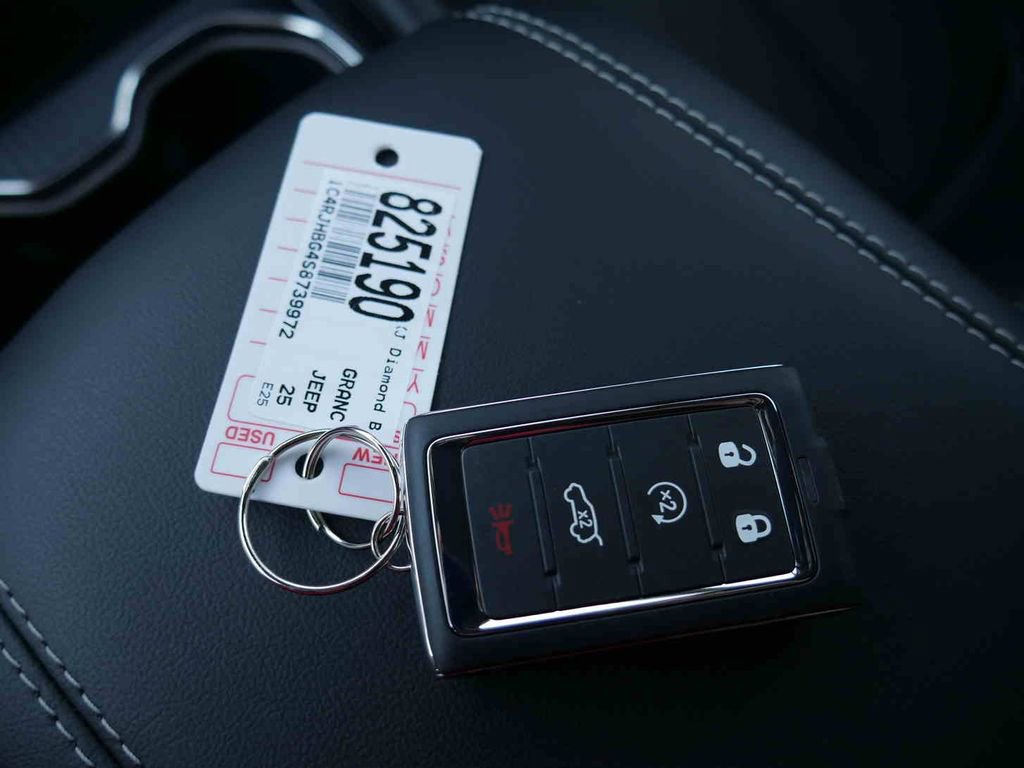 New 2025 Jeep Grand Cherokee Limited image 33