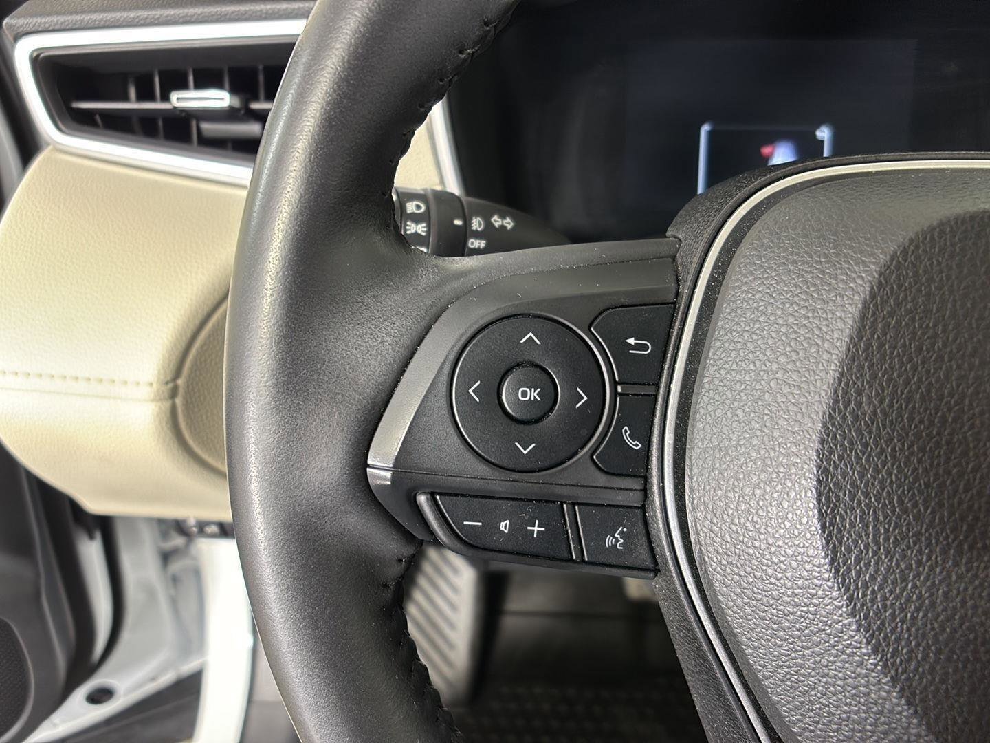 Used 2023 Toyota Corolla Cross XLE w/ Convenience Package image 28