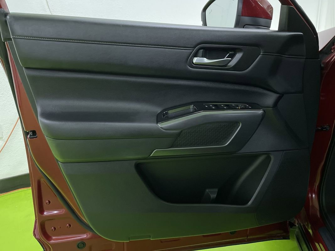 Used 2024 Nissan Pathfinder SL image 16