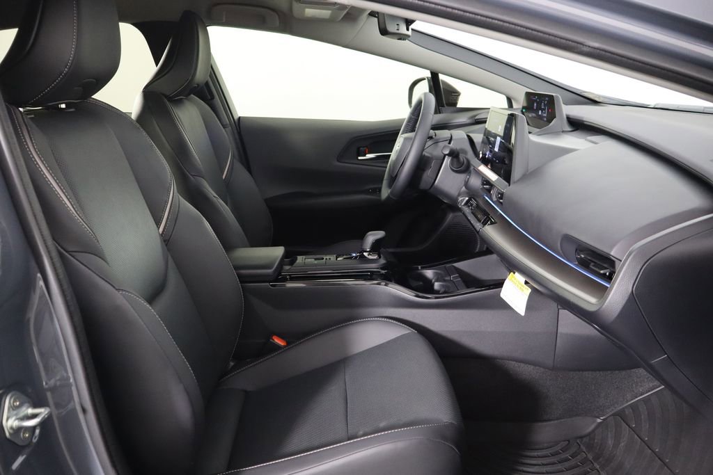 Used 2025 Toyota Prius XLE image 19