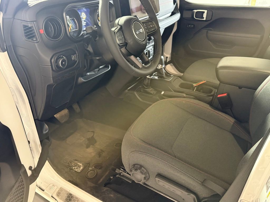 Certified 2025 Jeep Wrangler Unlimited Rubicon w/ Technology Group image 11