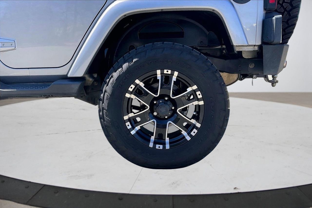 Used 2017 Jeep Wrangler Unlimited Sahara w/ Connectivity Group image 32