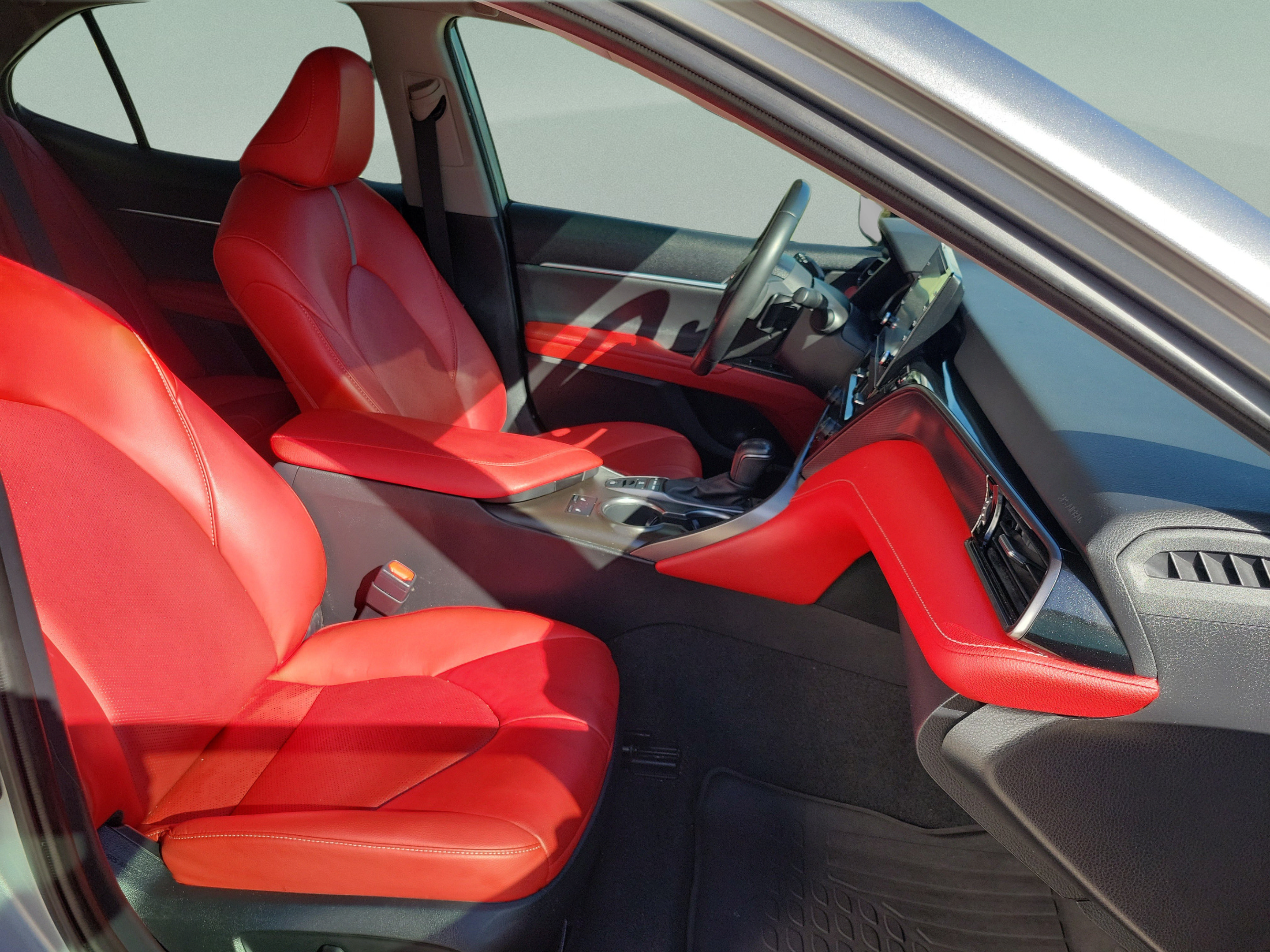 Used 2022 Toyota Camry XSE FWD image 28
