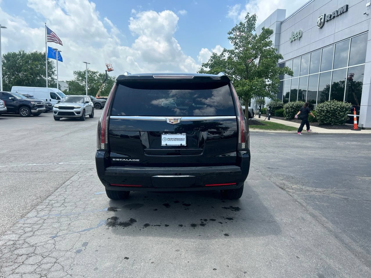 Used 2020 Cadillac Escalade Luxury AWD/4WD image 4