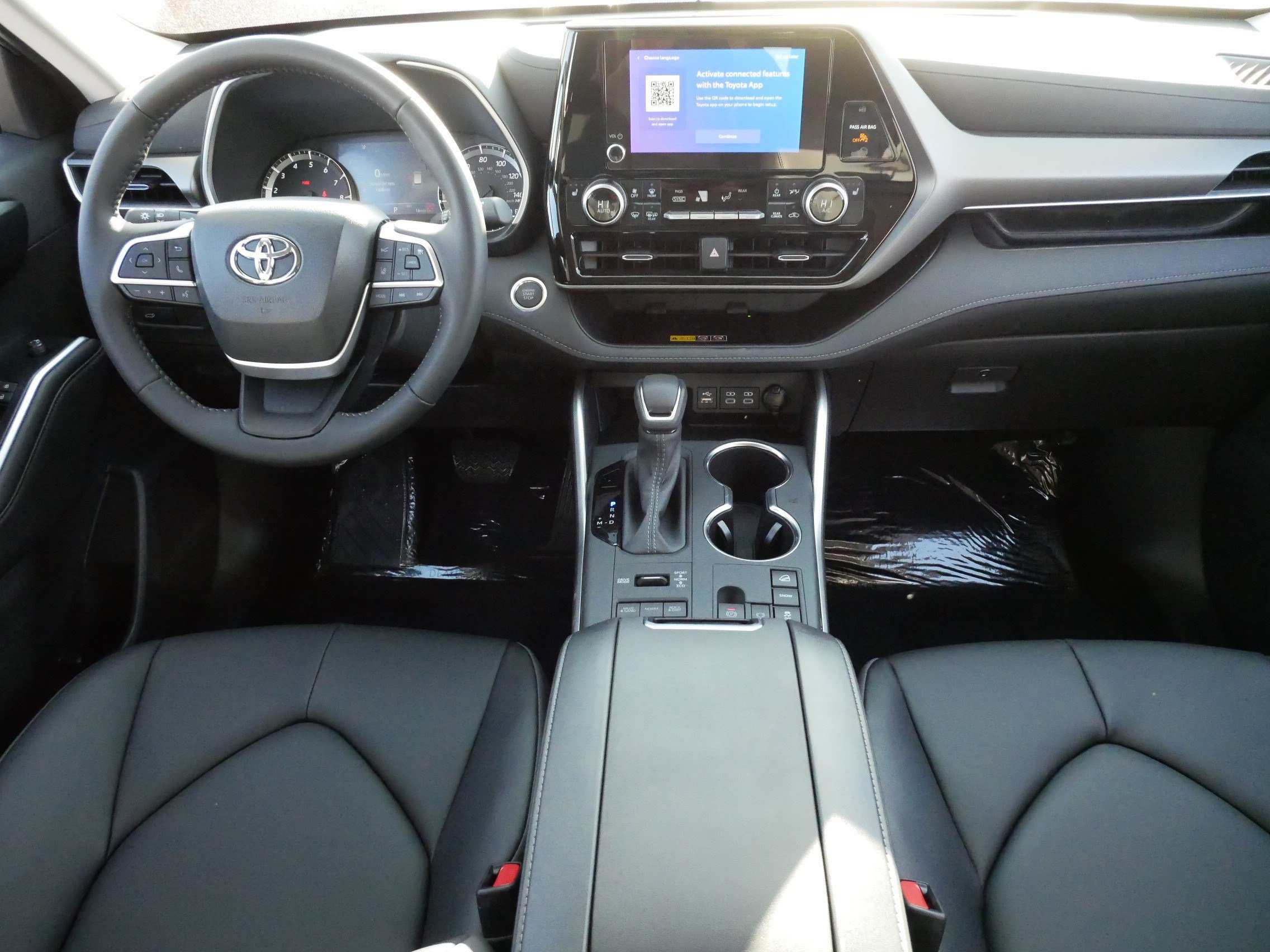 Certified 2025 Toyota Highlander XLE image 10