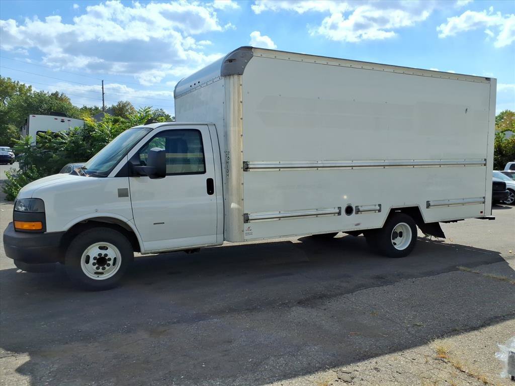Used 2020 GMC Savana 3500 Extended w/ Driver Convenience Package RWD image 2