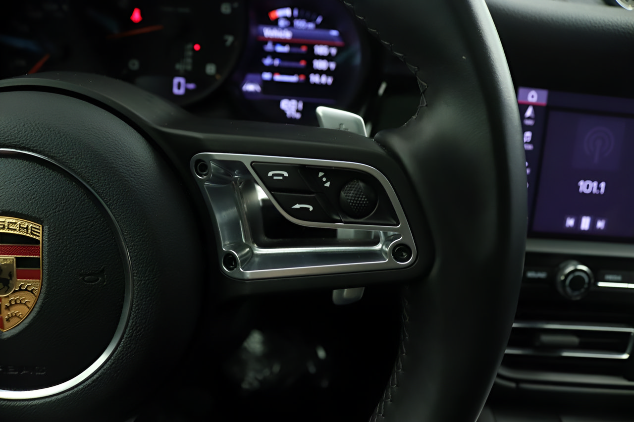 Used 2020 Porsche Macan AWD/4WD image 12