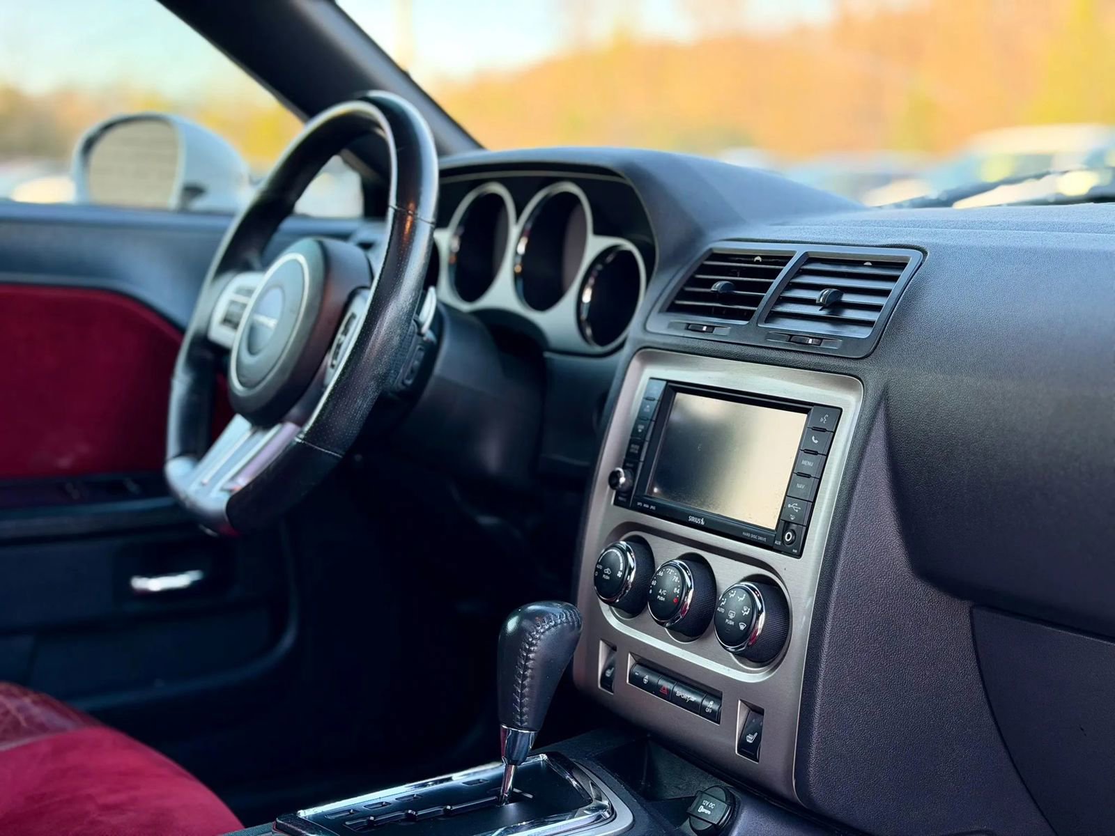 Used 2013 Dodge Challenger SRT8 w/ Harman Kardon Audio Group image 15