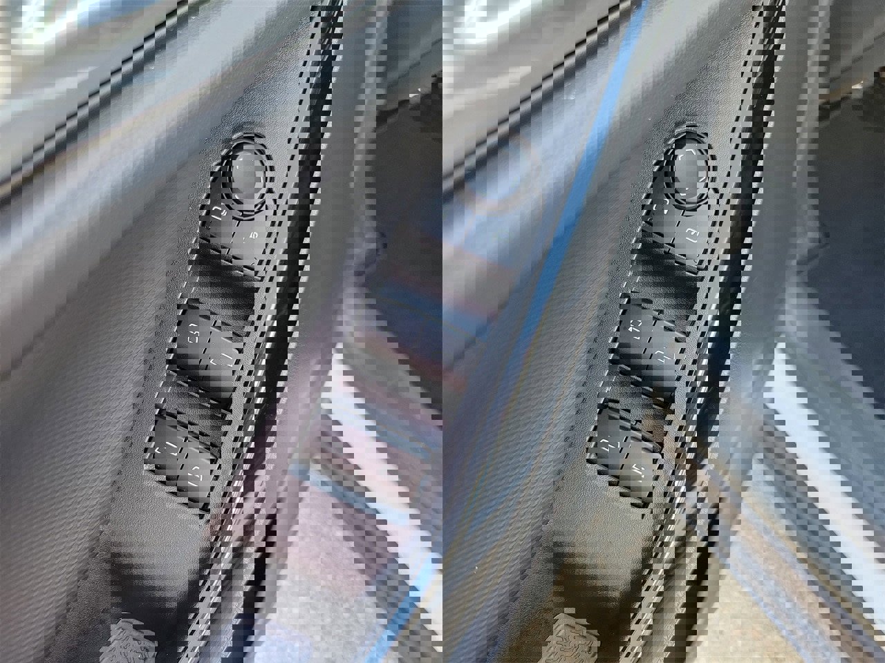 Used 2025 Chevrolet Equinox LT image 13