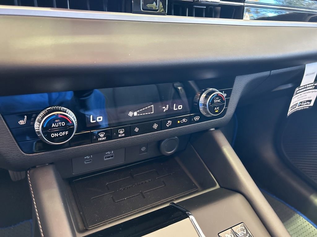 New 2025 Mitsubishi Outlander SE image 47