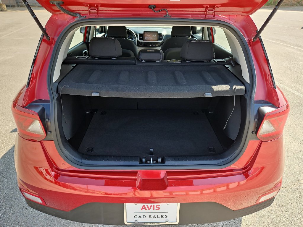 Used 2025 Hyundai Venue SEL FWD image 28