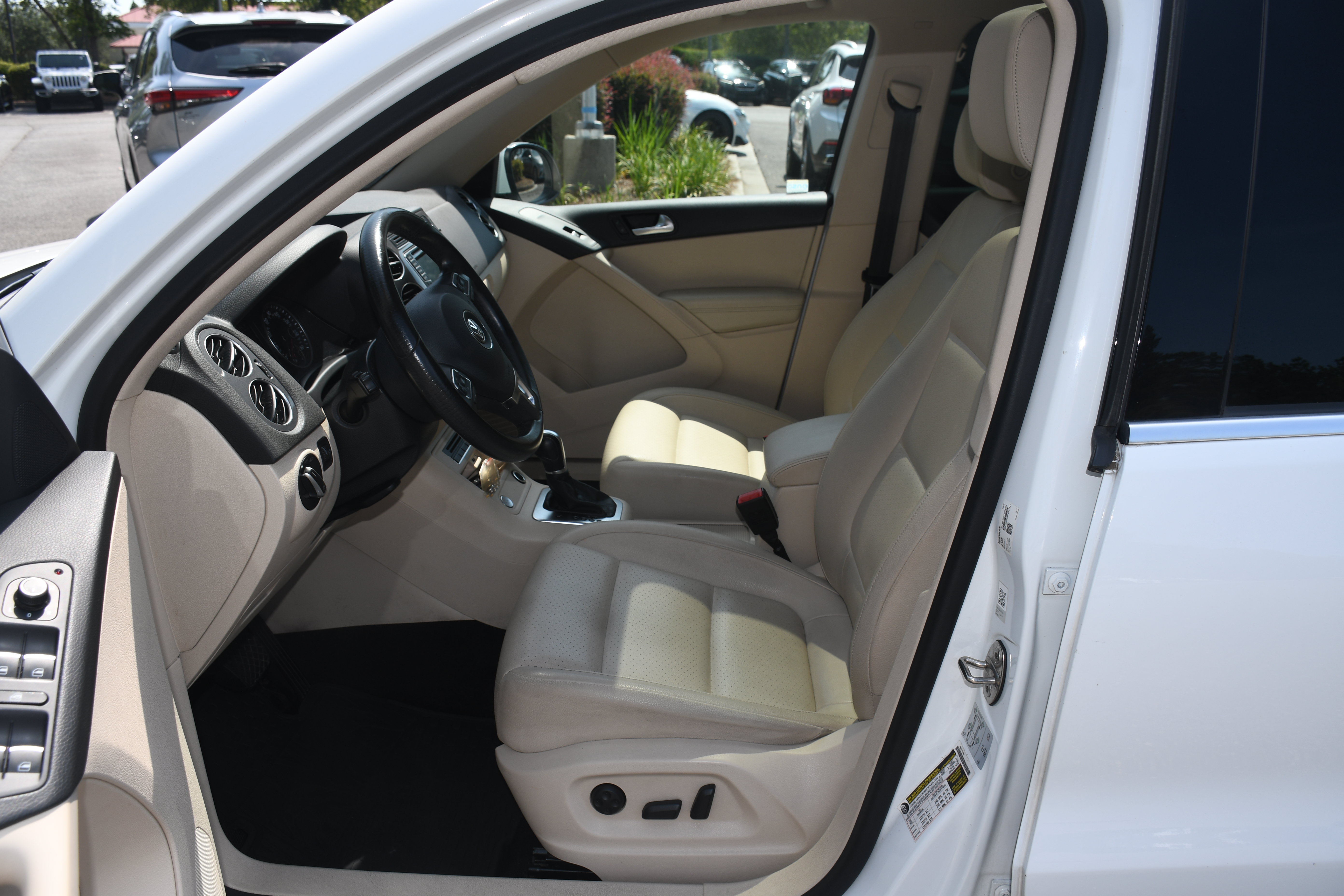 Used 2017 Volkswagen Tiguan Wolfsburg Edition FWD image 8