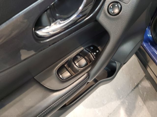 Used 2017 Nissan Rogue S AWD/4WD image 13