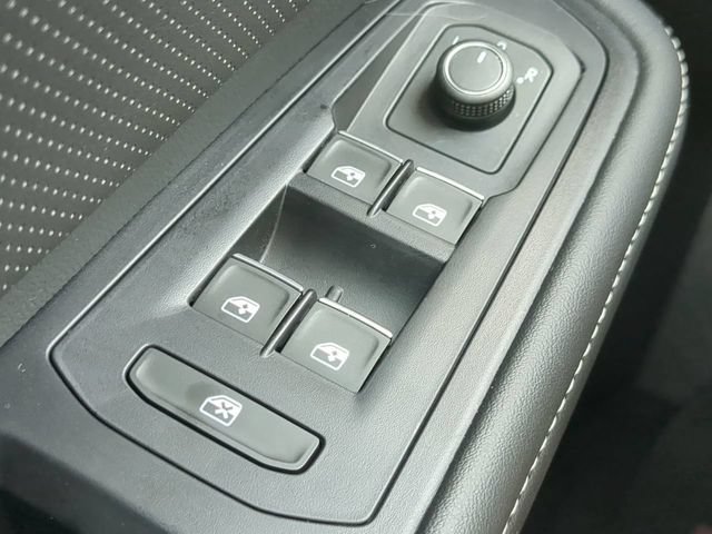 Used 2024 Volkswagen Atlas SE FWD image 23