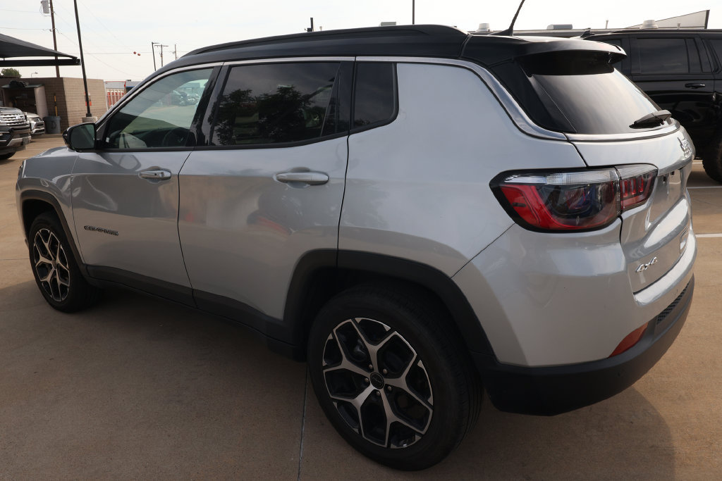 Used 2025 Jeep Compass Limited AWD/4WD image 7