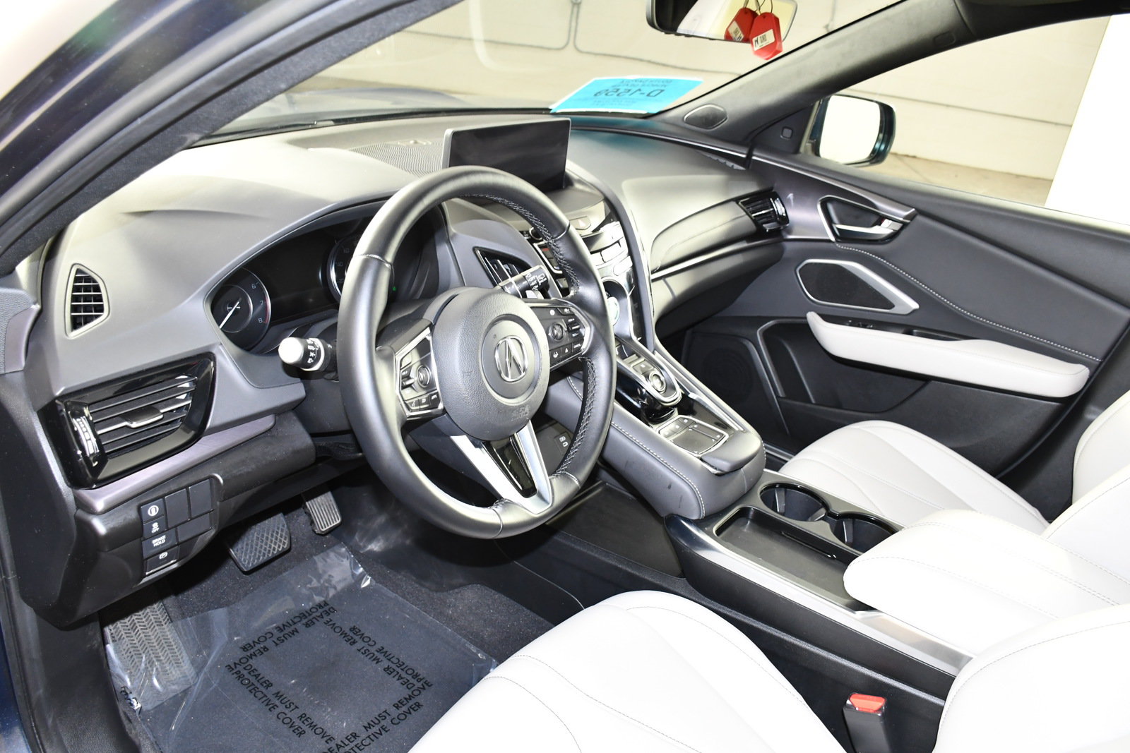 Used 2025 Acura RDX SH-AWD image 2