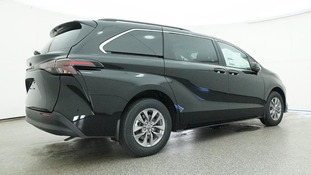 New 2026 Toyota Sienna LE FWD image 17