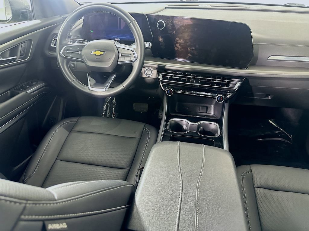 Used 2025 Chevrolet Traverse LT image 18